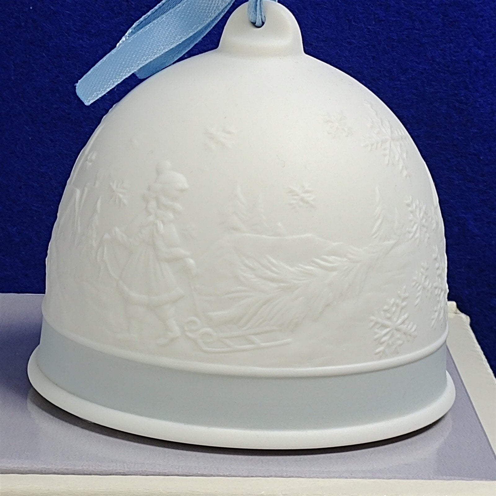 Lladro Ornament Collectors Society "Winter Bell" 17616 with Box