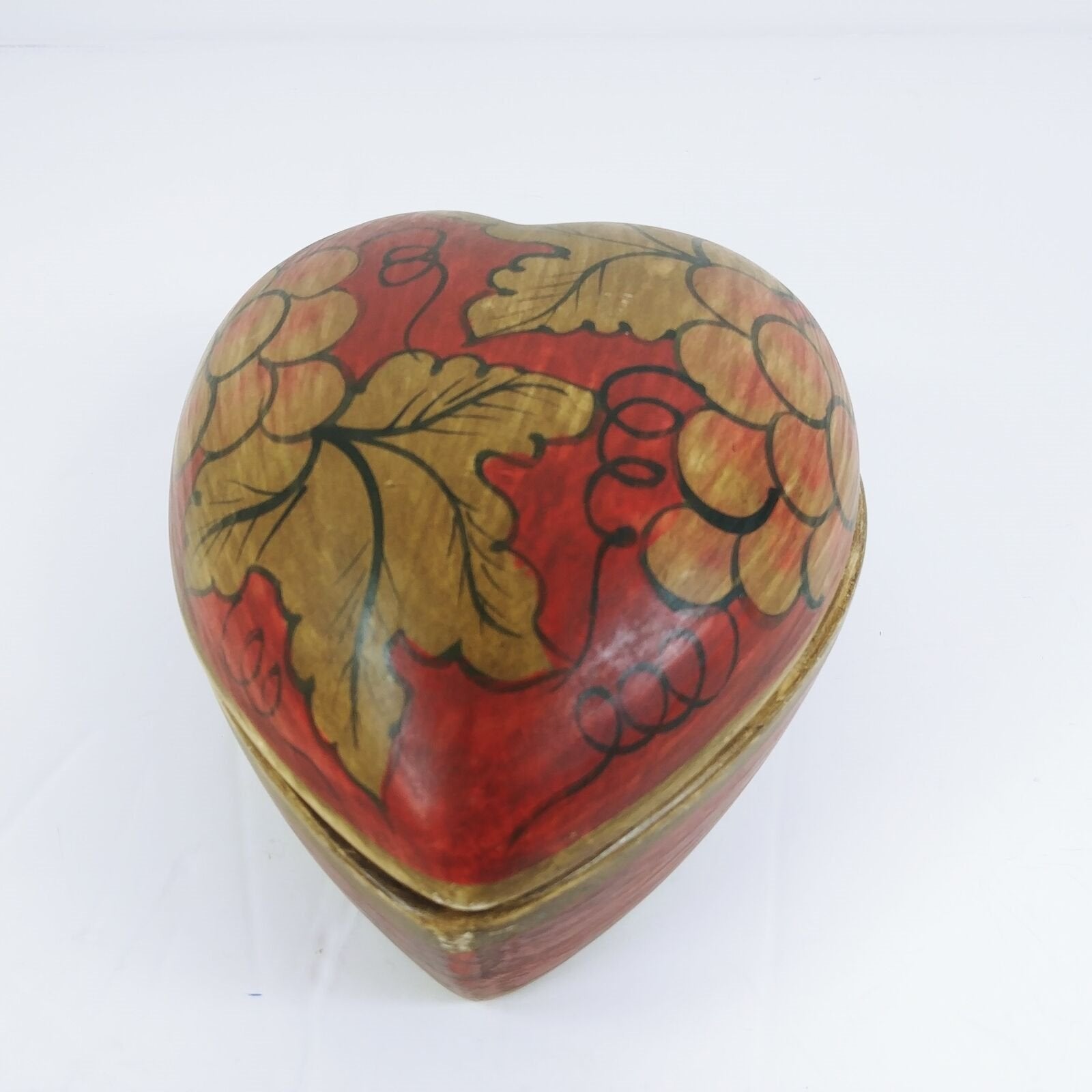 Trinket Vanity Personal Storage Heart Shaped Box Lid Ceramic Grapevine Design