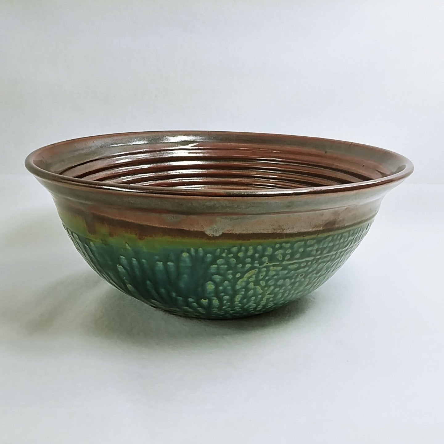 Handcrafted Ceramic Mixing Bowl    5108g1308ut