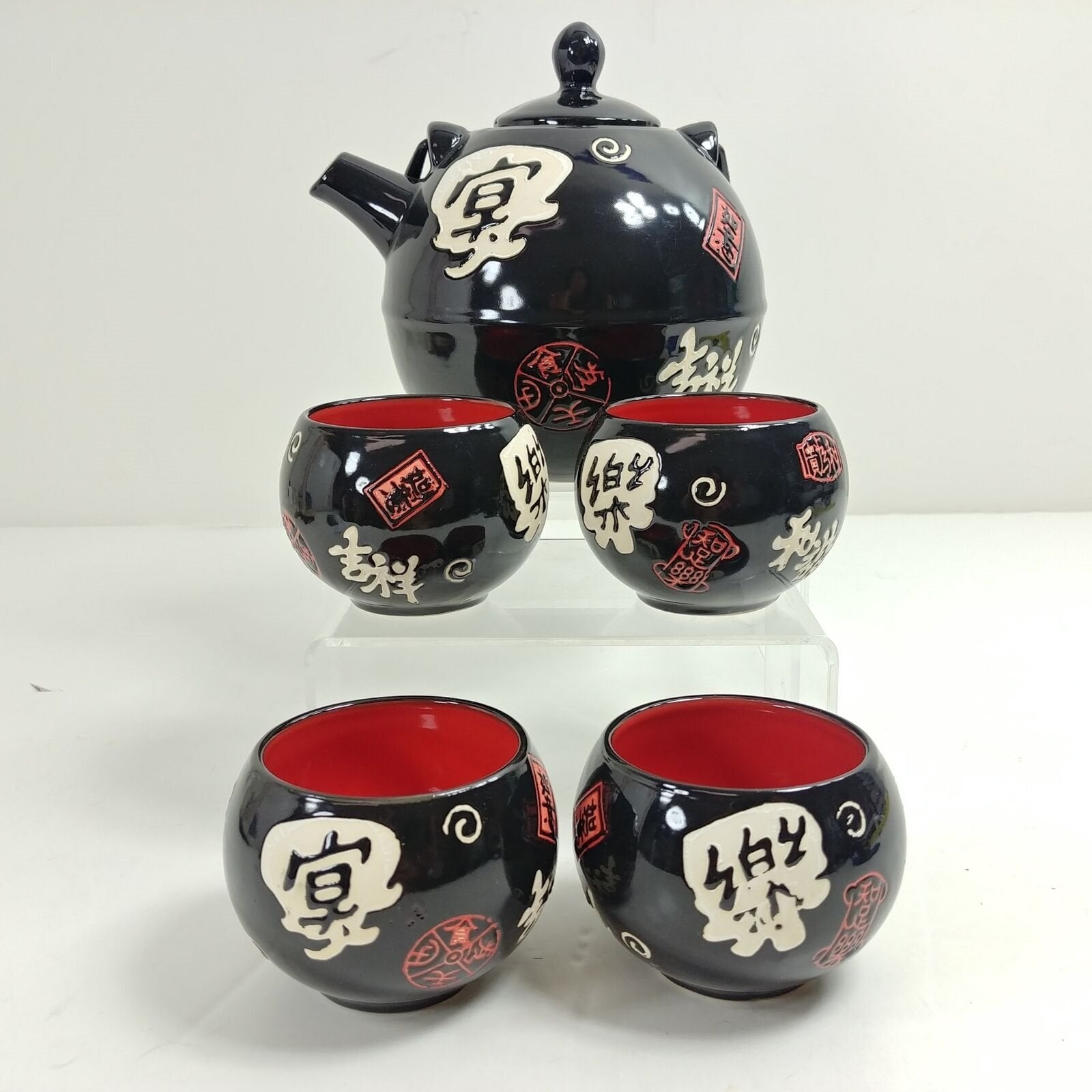 Asian Japanese Tea Pot with Strainer & 4 Sake Cups Embossed Textured 3-d Design
