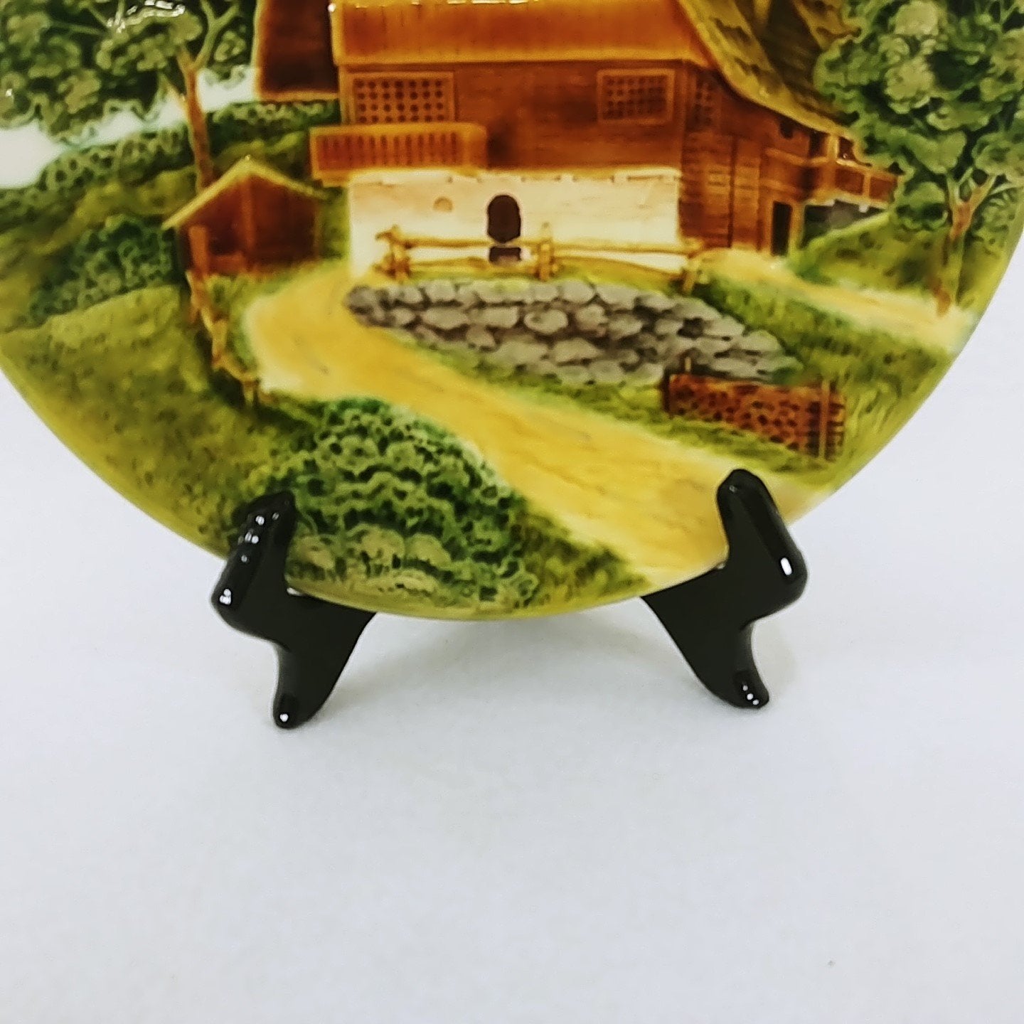 Decorative Plate Country Cottage Raised Relief Made in Germany Ready to Hang 9"