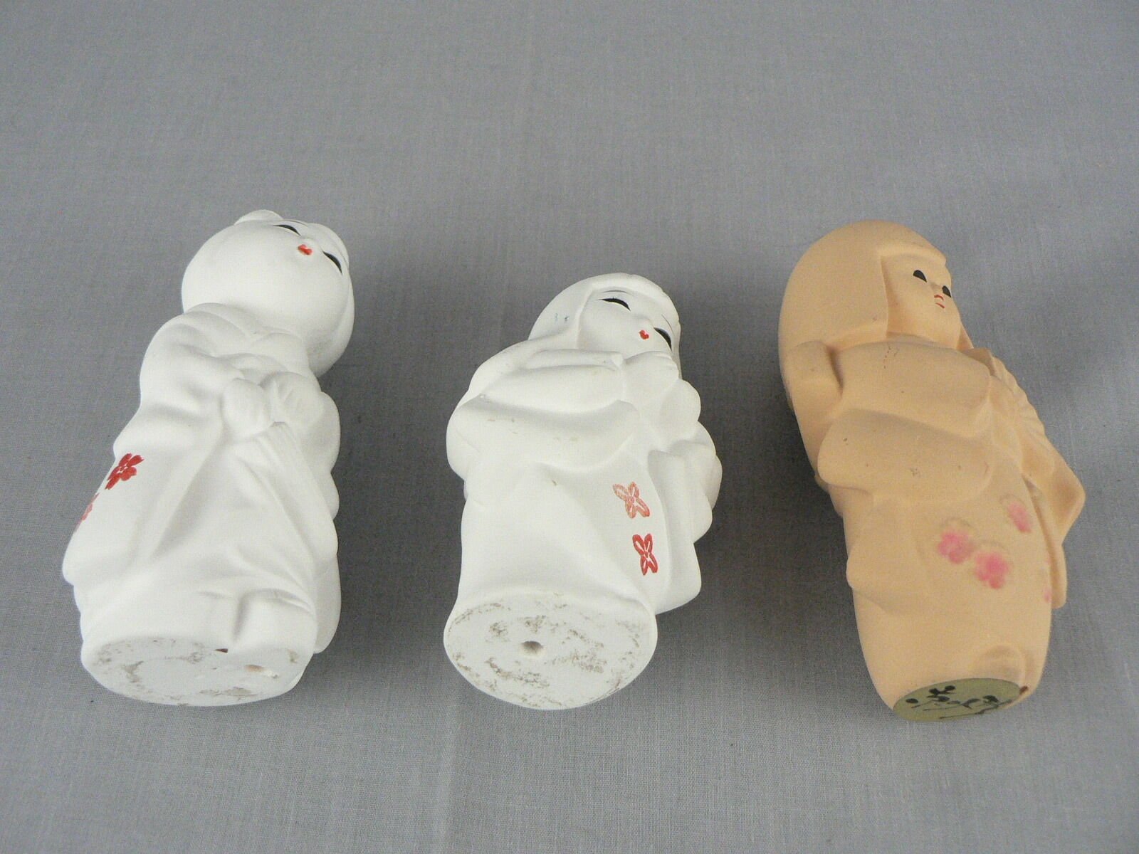 Japanese Hakata Dolls Mini Geisha Figurines 2 Stands Bisque 3 pcs Original decal